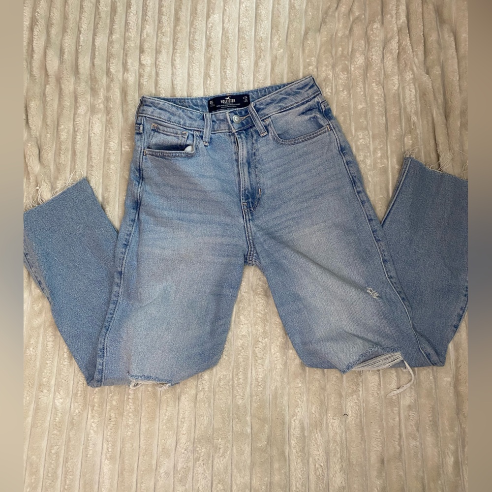 Hollister Ultra High-Rise Vintage Straight Leg Jeans in Light Blue